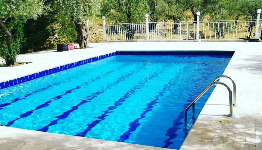 Chalet Cabin with Private Pool – Mazraat al Chouf