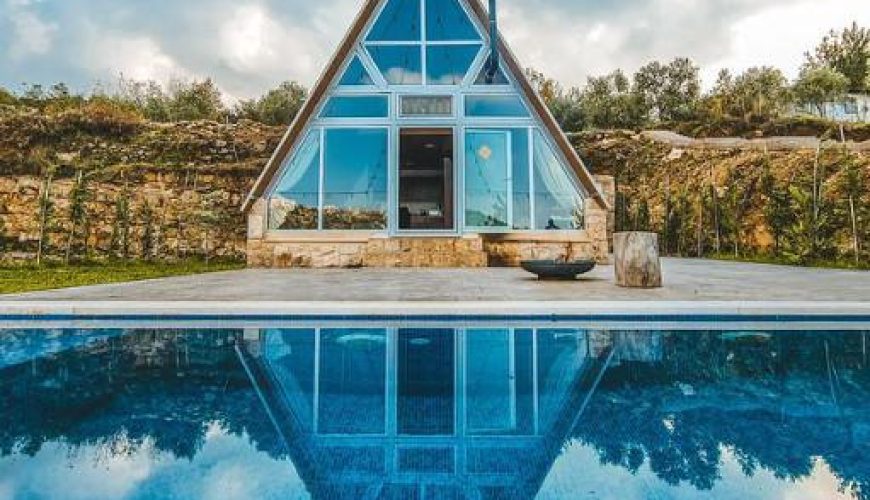 A Framed Bungalow with a Pool – Mazraat Al Teffeh, Ehden