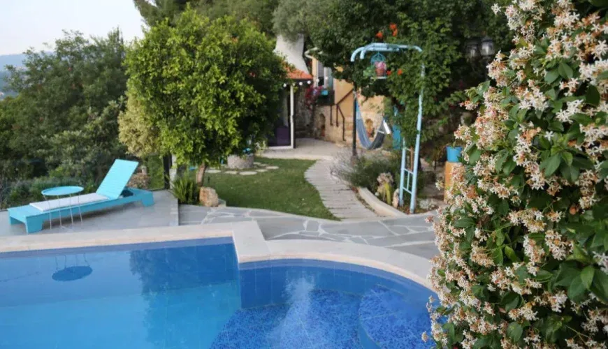 Lavender House with Pool – Ghedres, Jbeil