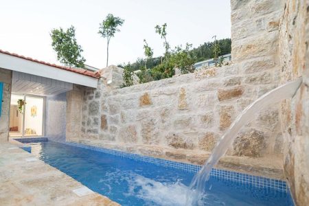 Marguerite Chalet with Private Pool in a Resort – Fatre, Jbeil