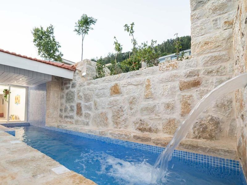 Marguerite Chalet with Private Pool in a Resort – Fatre, Jbeil