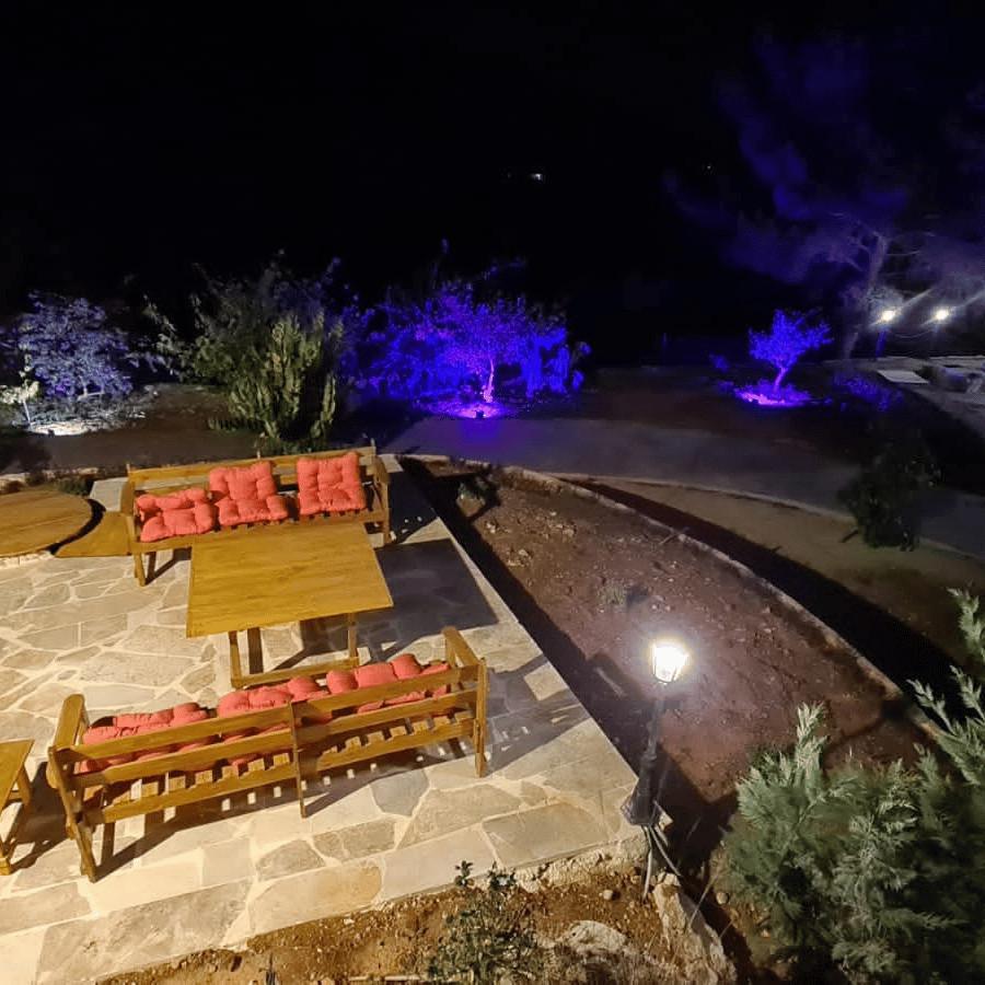 Villa with six bedrooms and two Pools – Al Burjen, Chouf