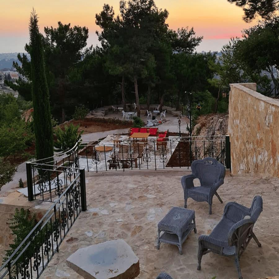 Villa with six bedrooms and two Pools – Al Burjen, Chouf