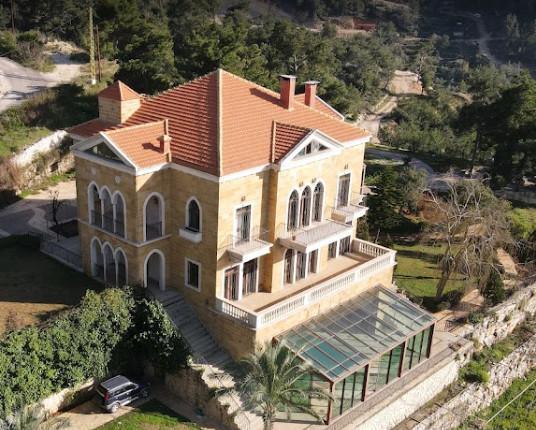 Villa with six bedrooms and two Pools – Al Burjen, Chouf