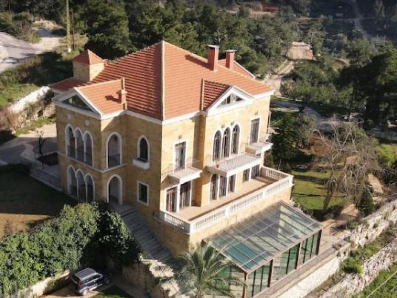 Villa with four bedrooms and two Pools – Al Burjen, Chouf