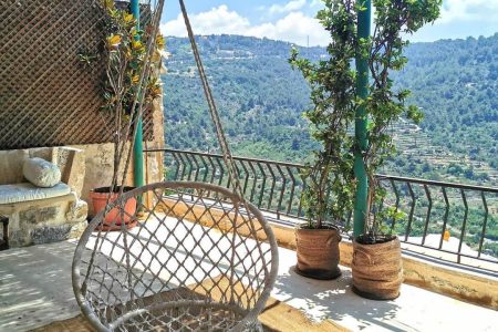 Terrace Suite in Mountain Guesthouse – Deir el Qamar