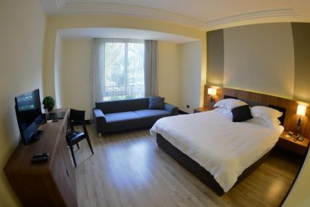 Deluxe Room in a Hotel – Qalamoun