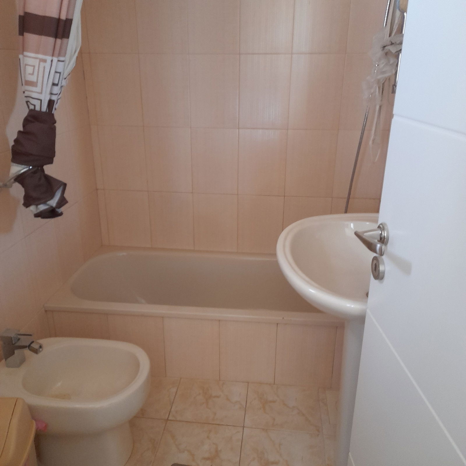 Second Floor Apartment in a Building – Mtein, Zaarour