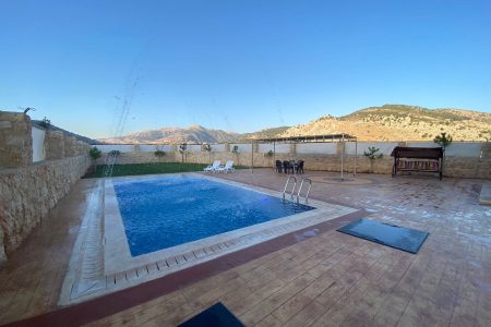 Chalet B with Private Pool – Kfarhouna, Jezzine