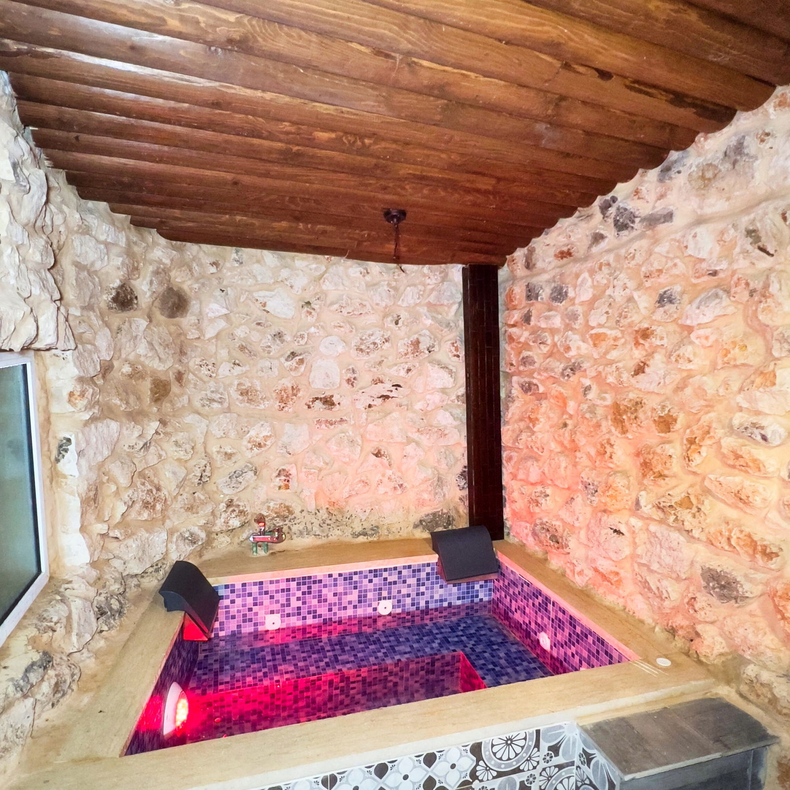 Chalet with Private Pool – Sejoud Jezzine