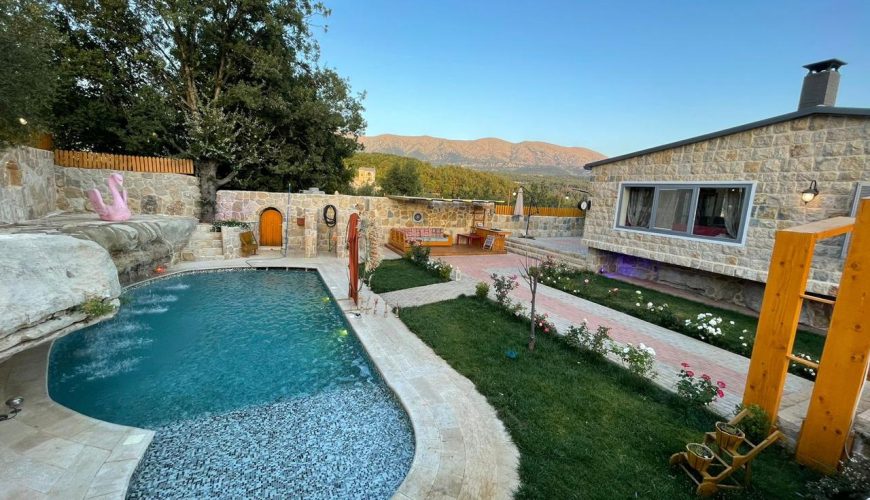 Chalet with a Private Pool – Ain w Zain, El Chouf