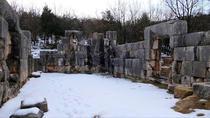 Yanouh Roman Temple