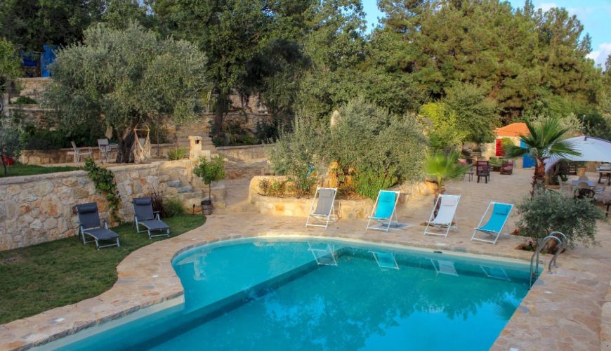 Two Guesthouses with Private Pool – Baaqline, Chouf