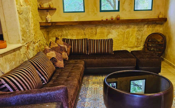 Two Guesthouses with Private Pool – Baaqline, Chouf