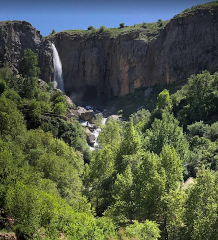 Hike to Faraya Waterfalls