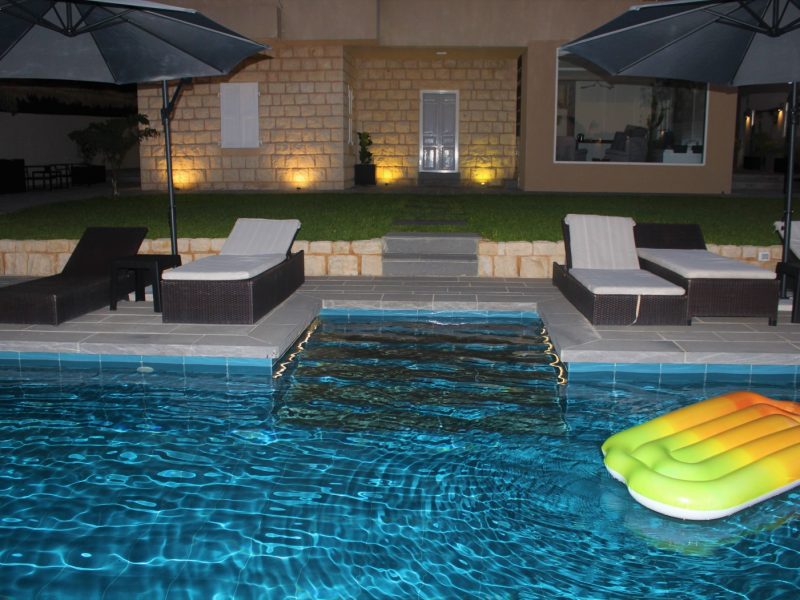 Howea Chalet with Pool – Fidar, Jbeil