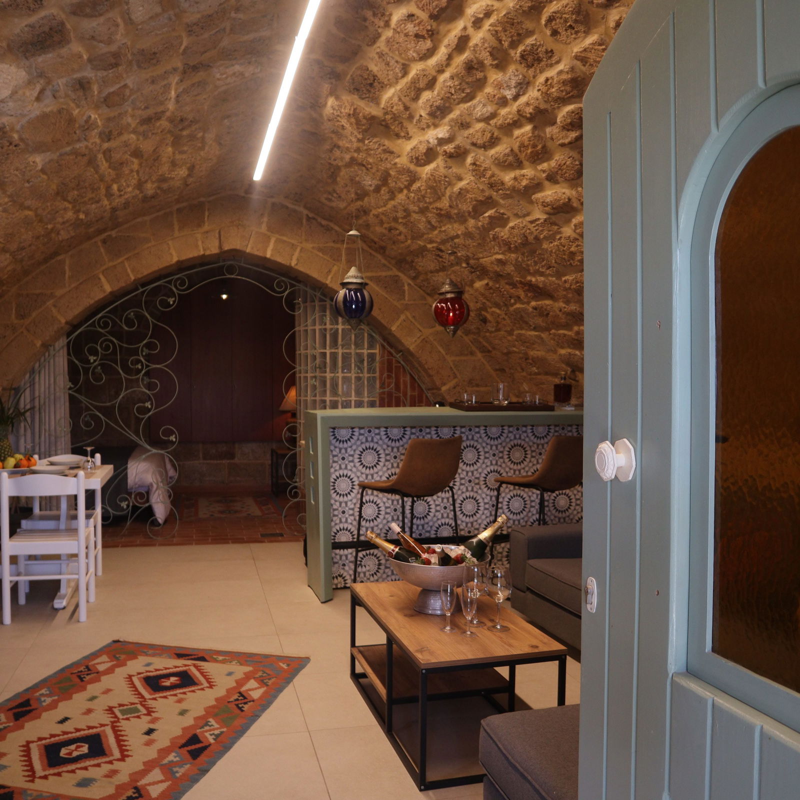 CADMUS in an Authentic Guesthouse – Byblos