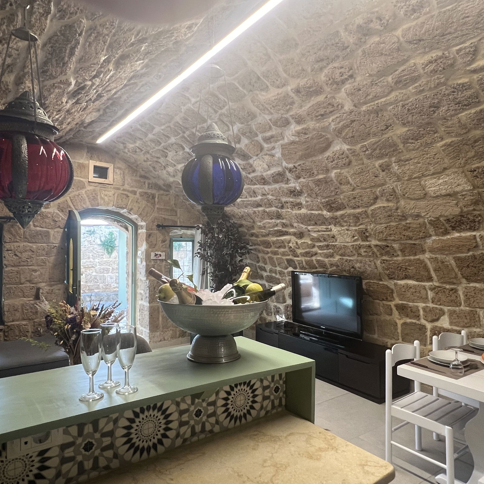 CADMUS in an Authentic Guesthouse – Byblos