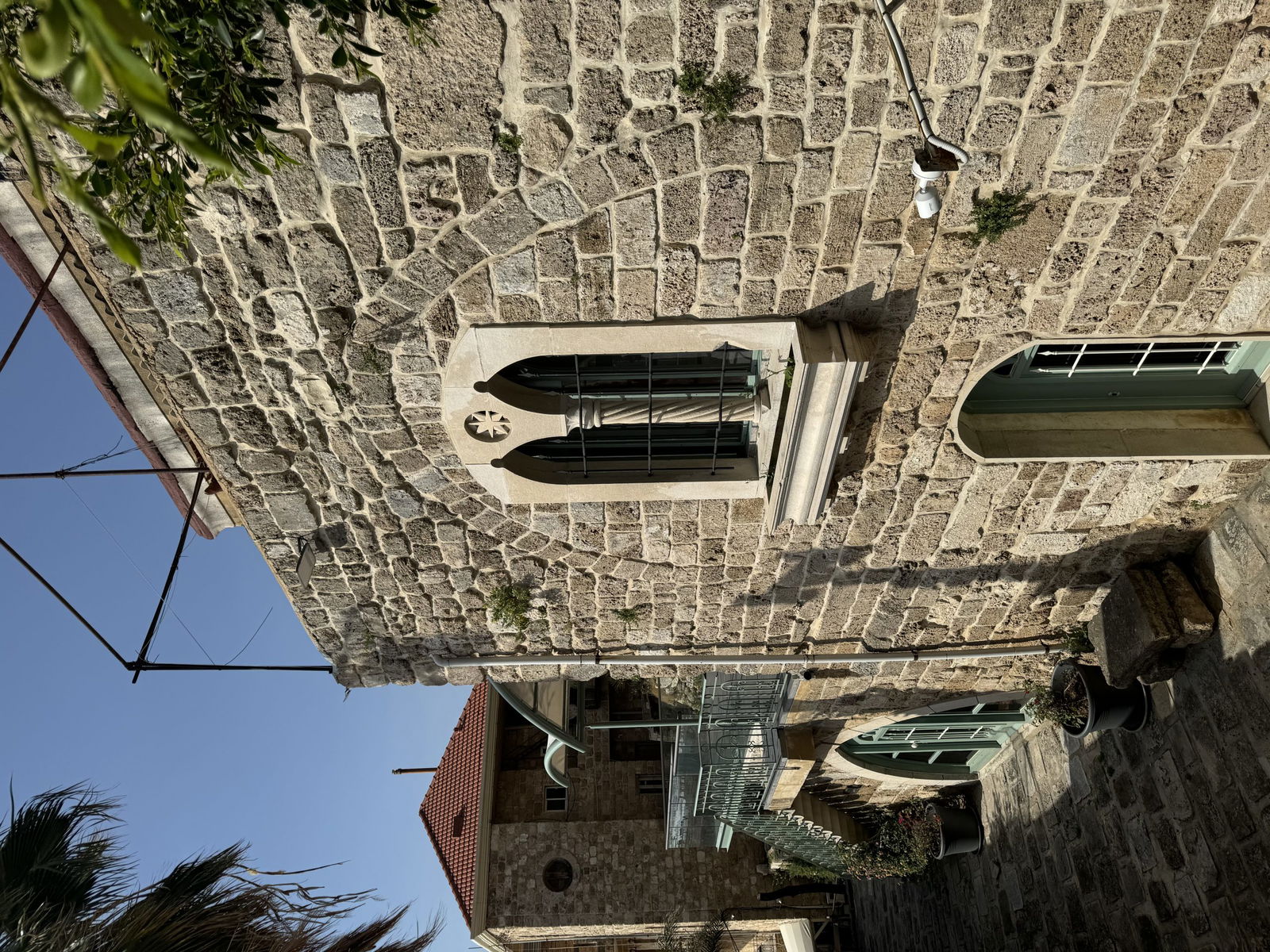 HIRAM in an Authentic Guesthouse – Byblos