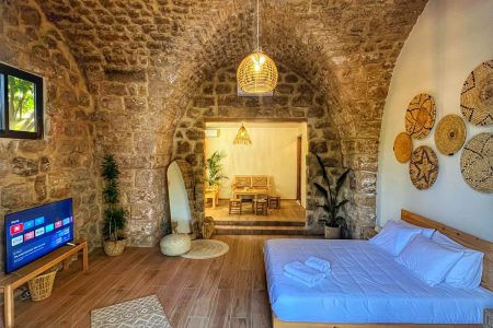 Aura Bohemian Chalet – Jbeil