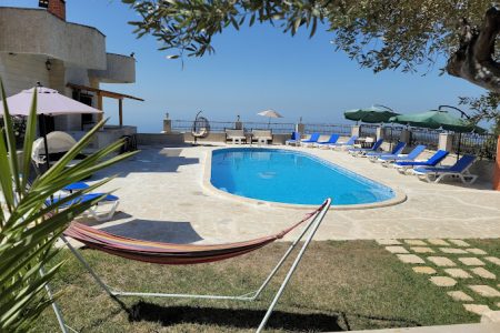 Mimo Cabin with Shared Pool – Aabdelli,  Batroun