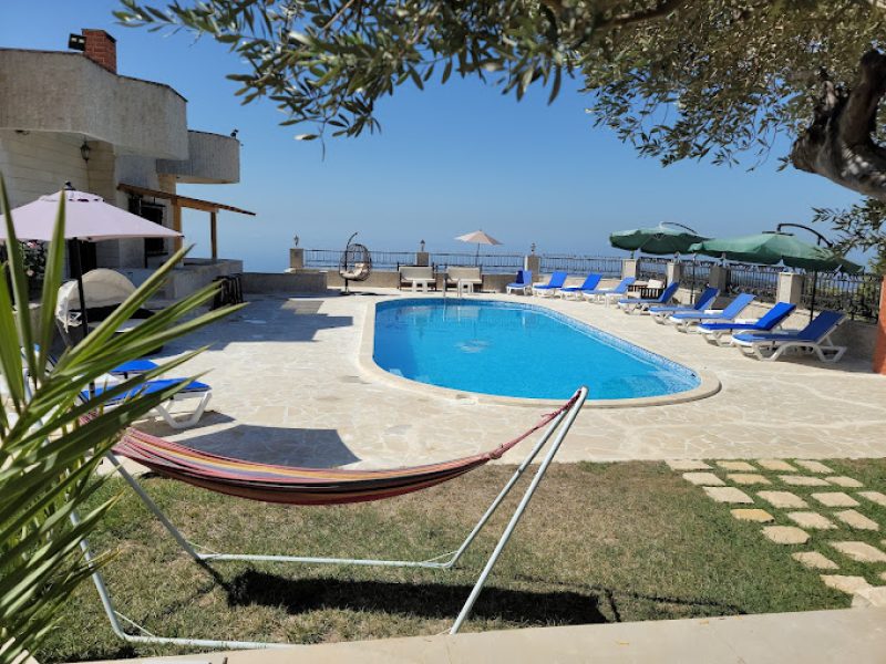 Mimo Cabin with Shared Pool – Aabdelli,  Batroun