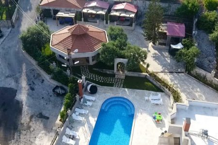 Four Cabins with the Private Pool – Aabdelli,  Batroun