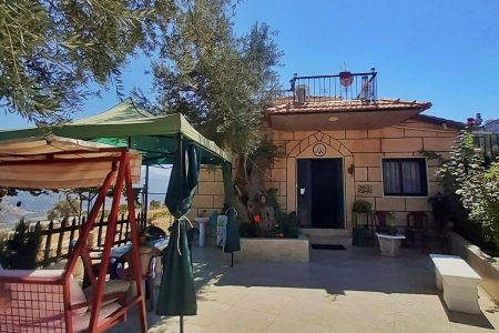 House with Pool – Mazraet el Chouf