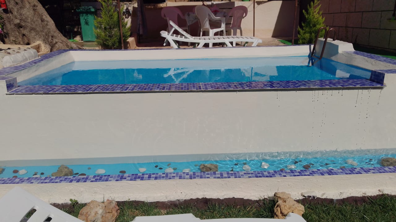 House with Pool – Mazraet el Chouf