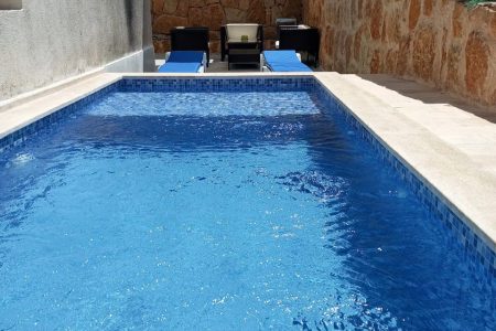 Chalet with Pool – Basatine, Aramoun